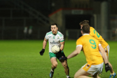 Cathal-Foy-attacking-the-Clonduff-defence